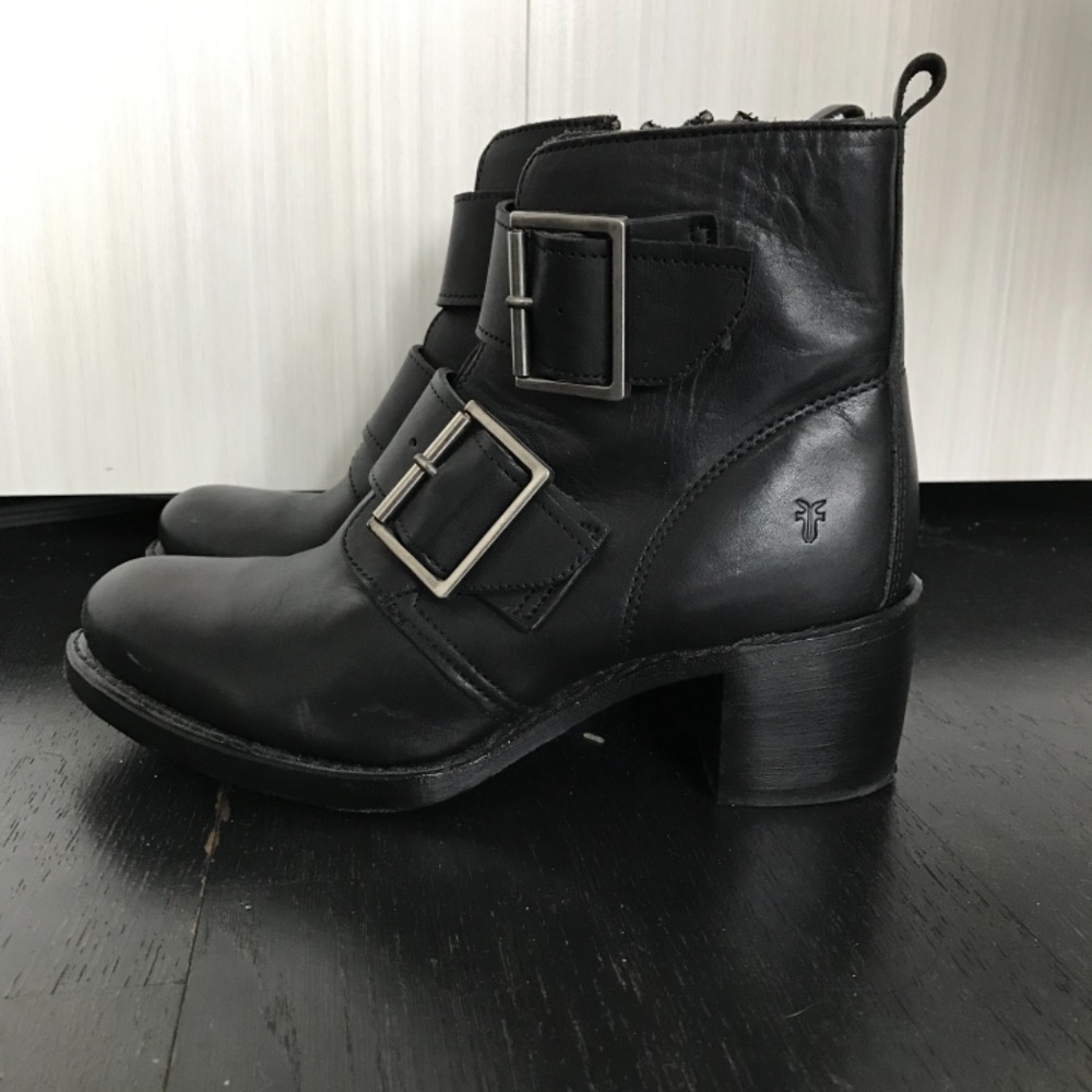 Price to sell ** Frye Sabrina Black Leather Ankle Moto Boot Size 9 Women’s - Picture 3 of 8